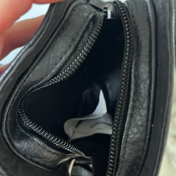 Loungefly Tinker Bell Crossbody black skull purse - Picture 4 of 12